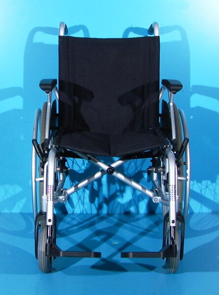 Scaun cu rotile Drive, latime sezut 45 cm,