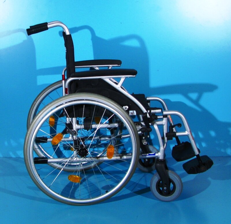 Scaun cu rotile Drive, latime sezut 45 cm,