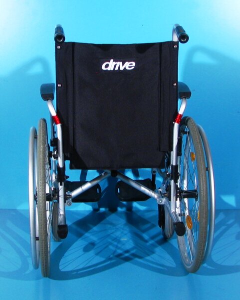 Scaun cu rotile Drive, latime sezut 45 cm,